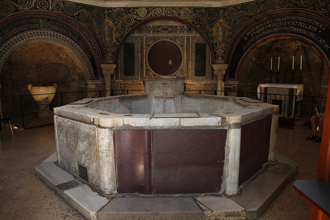 Battistero Neoniano, Ravenna külseje