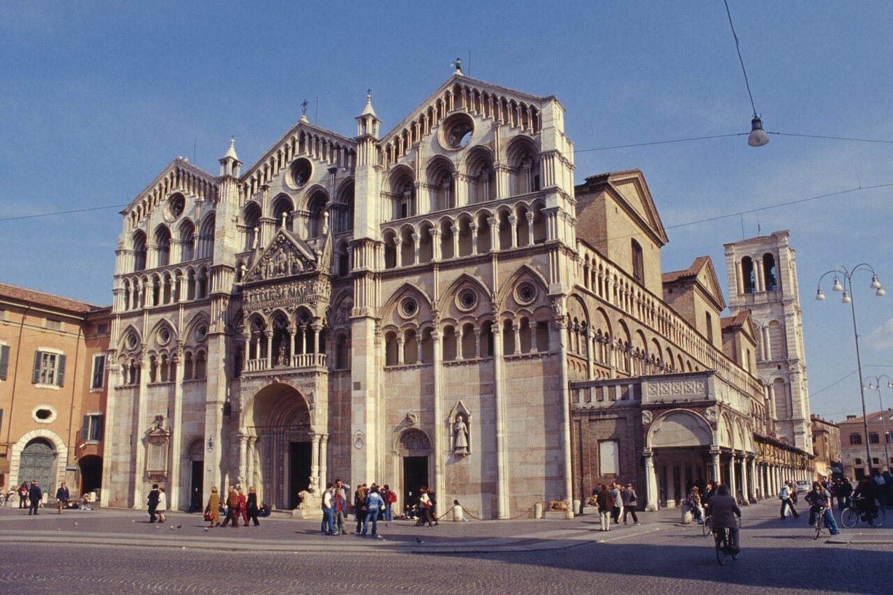 Duomo di San Giorgio, Ferrara homlokzata