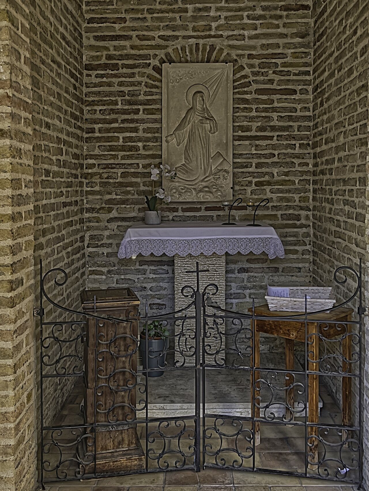 Basilica di Santa Chiara, Assisi